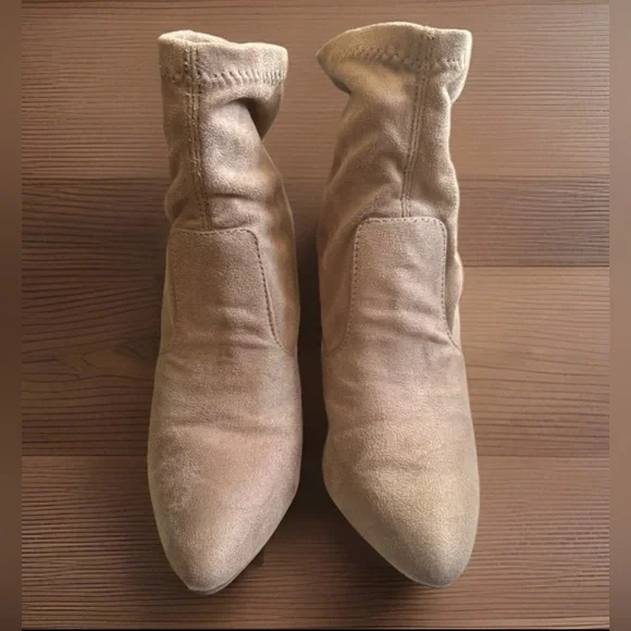 ✨ Taupe Suede Block Heel Ankle Booties Womens Size 6.5 Chic & Versatile ✨ - Picture 3 of 4